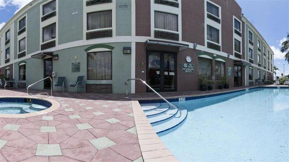 Holiday Inn Express Hotel & Suites Clewiston By Ihg Exterior foto